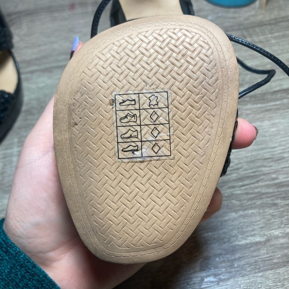 Black Micheal Kors Strappy Sandal Heels size 7 - Picture 2 of 7